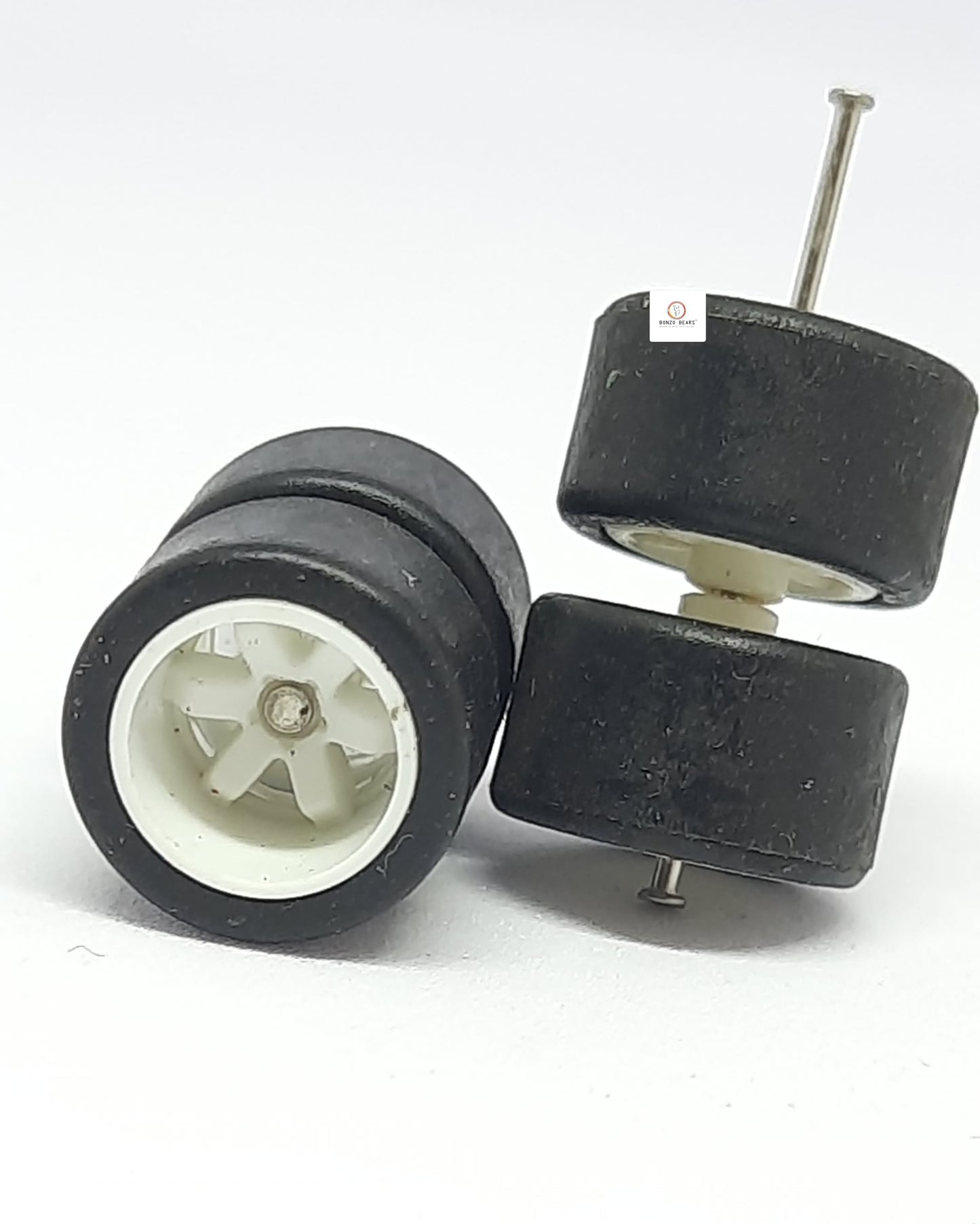 12mm Rubber Tyres - 6 Spoked White Rim - for 1/64car