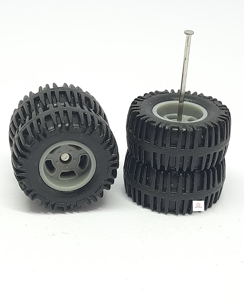 17mm 4x4 RUBBER TYRES WHEELS TIRES 1/64 SIZE - SUV 1/64 compatible