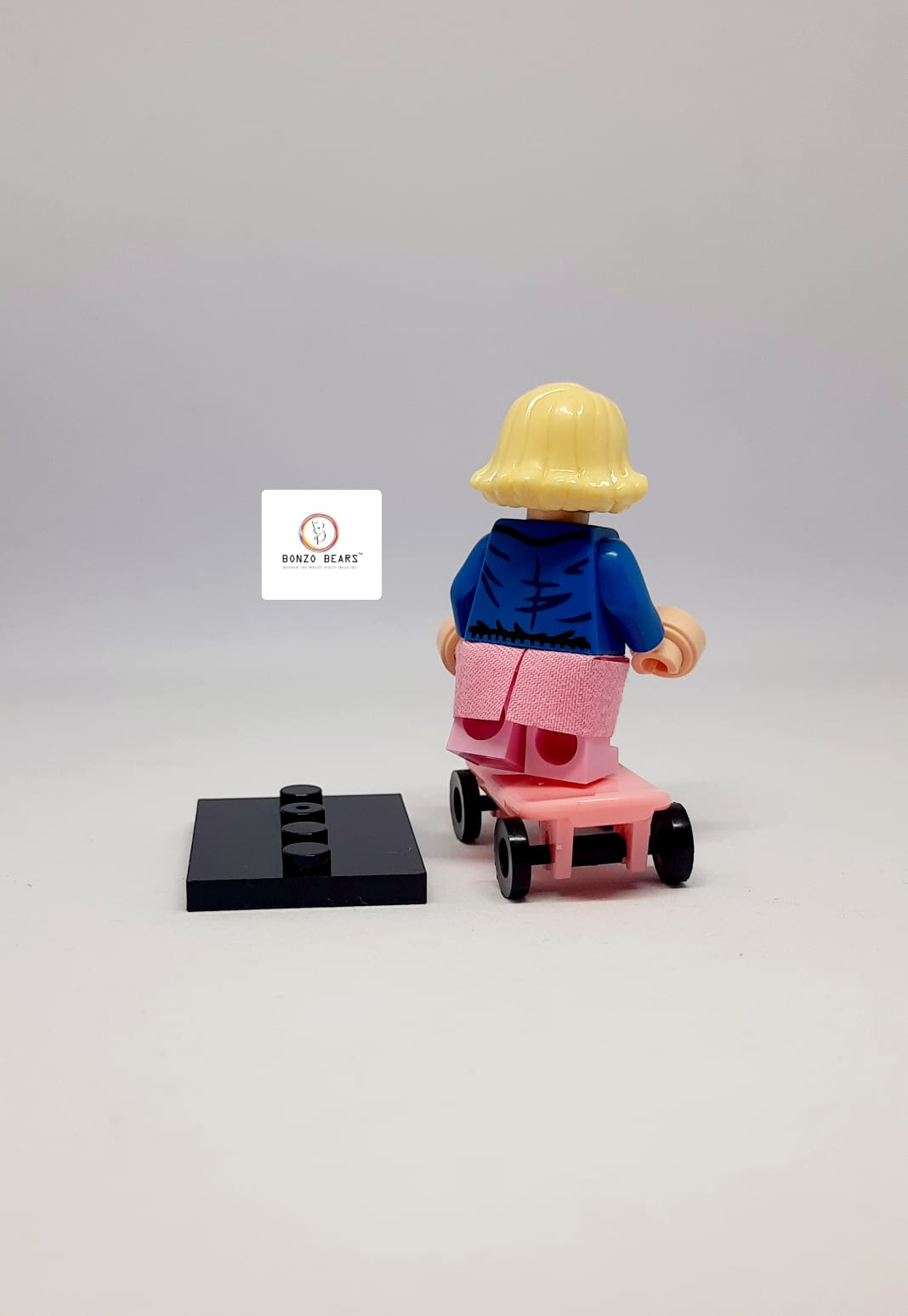 "El" Eleven | Jane Hopper with Waffle & Skateboard - LEGO Compatible Mini Figure | Stranger Things