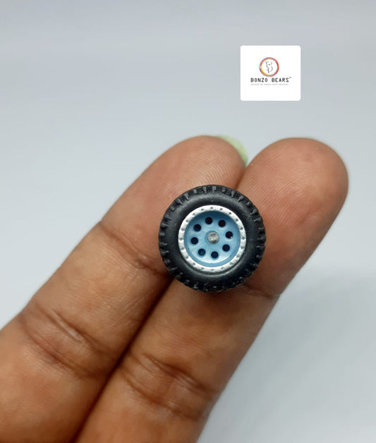 4X4 Suv Rubber Tire - 13mm , 8 Hole Chrome lined Blue Rim 28mm Axle