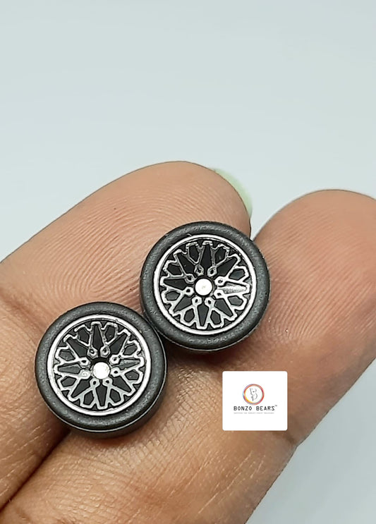 Rubber Tire - 10mm , Chrome flower pattern Rim 28mm Axle