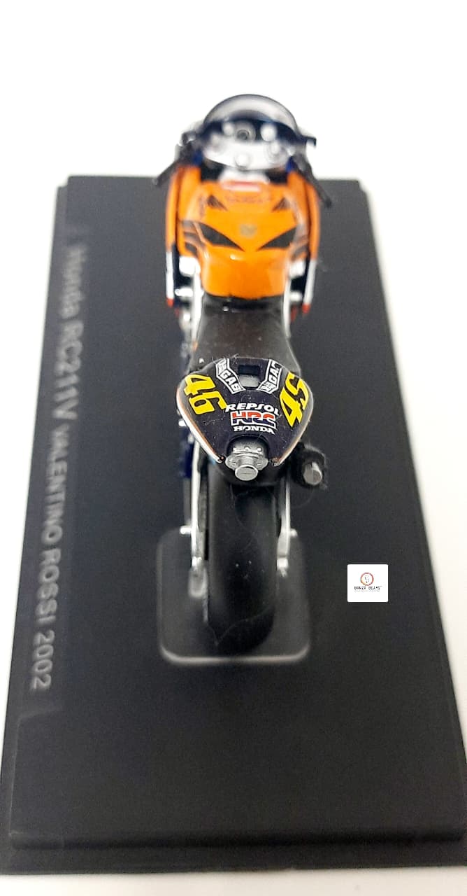 Ixo Honda RC211V motorcycle ridden by Valentino Rossi in 2002 - 1:24 | Bonzobears