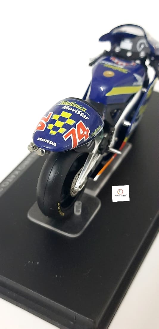 Deagostini Honda NSR250 ridden by Daijiro Kato in 2001 - 1:24