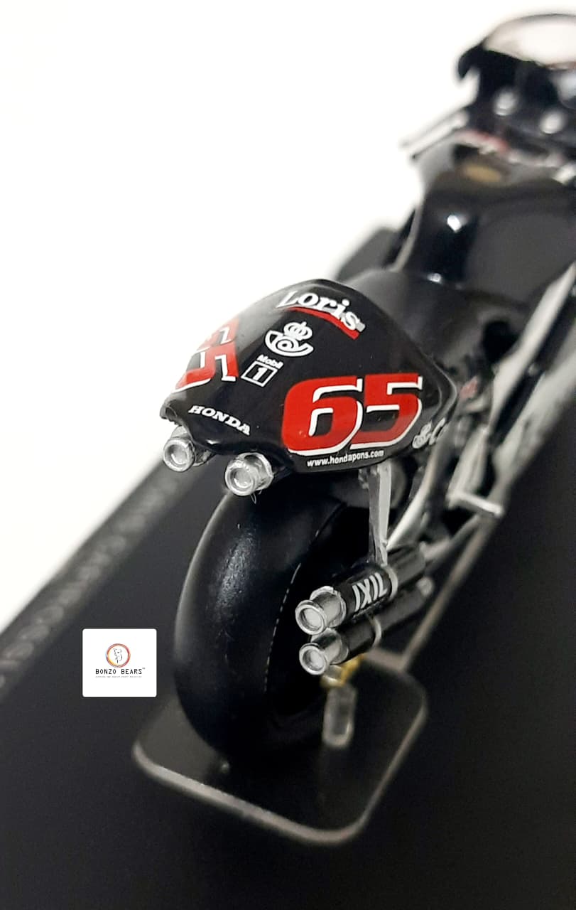 Ixo Honda NSR500 ridden by Loris Capirossi in 2002 - 1:24