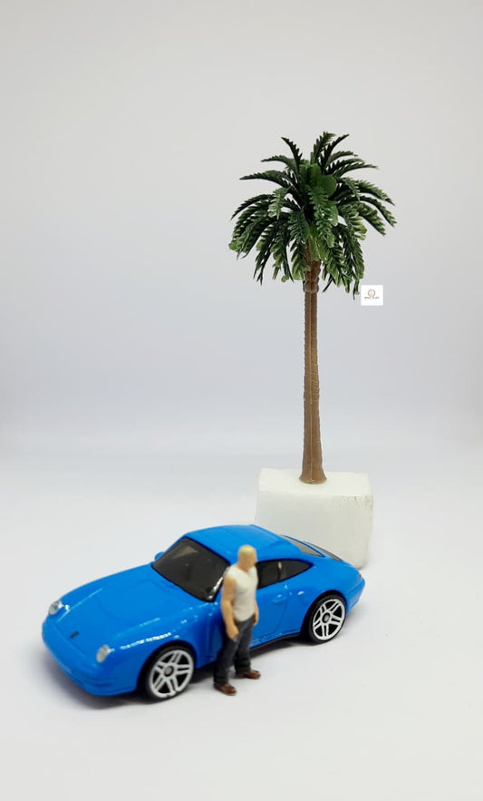 Miniature Artificial Palm Tree (8 cm) - Diorama Accessory (Car and Figure not included)
