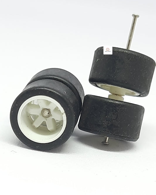 12mm Rubber Tyres - 6 Spoked White Rim - for 1/64car