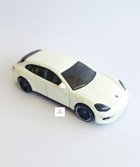 Porsche Panamera White - Hot Wheels- 1/64 Looose