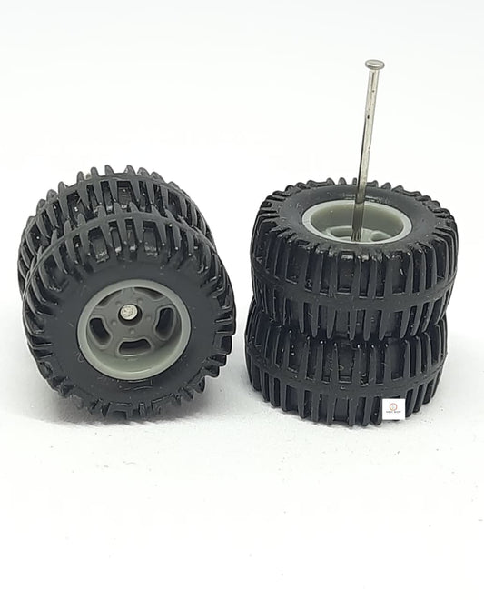 17mm 4x4  RUBBER TYRES  WHEELS TIRES  1/64 SIZE - SUV 1/64 compatible