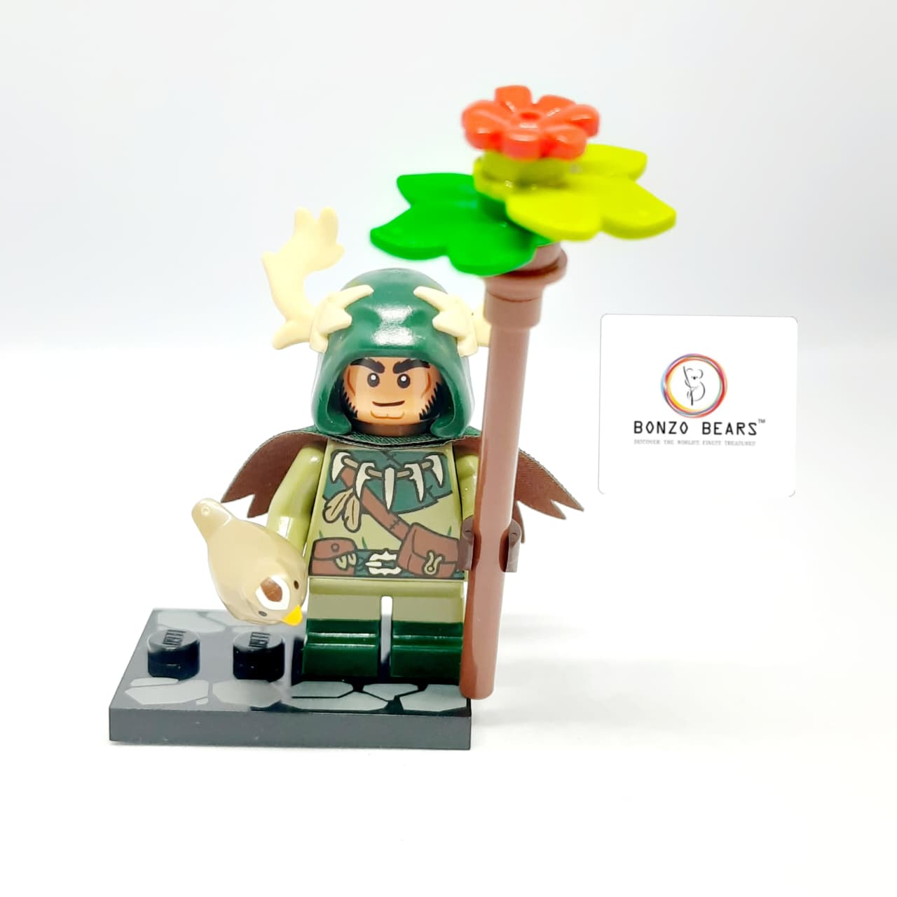 Halfling Druid with bird and flower - LEGO Dungeons & Dragons Series Minifigures