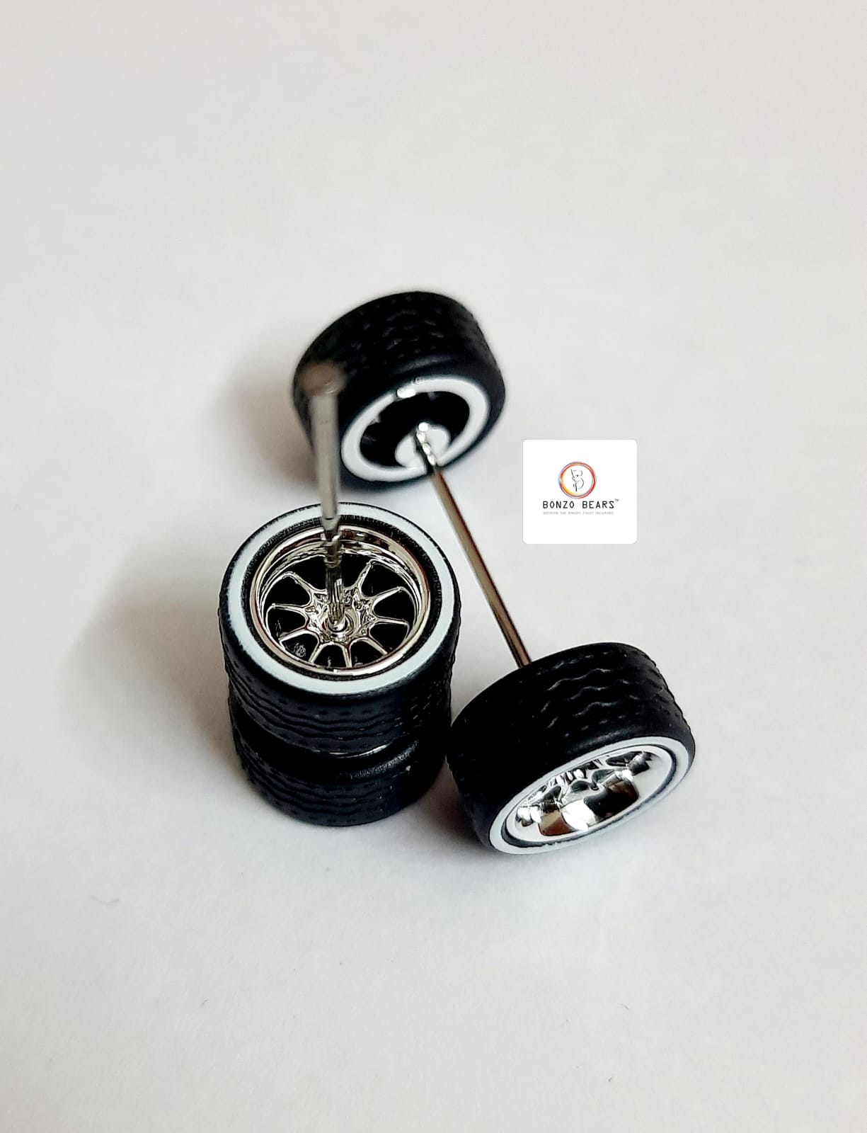 Rubber Tyre - 10mm Chrome Multi Spoke/White Line, 28mm Axle Cv3