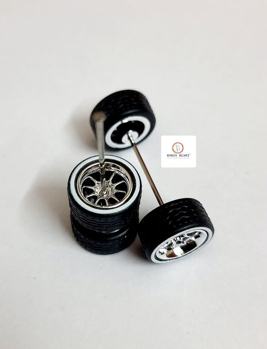 Rubber Tyre - 10mm Chrome Multi Spoke/White Line, 28mm Axle Cv3