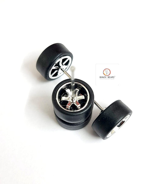Rubber Tyre - 10mm Silver Rim 6 Spoke - 28mm Axle, Cv5