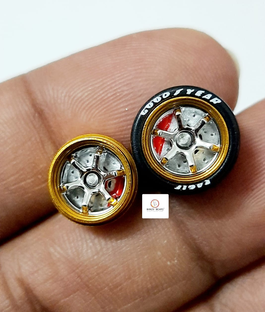 Alloy Wheels with Brake Disc  -Gold Rim/Chrome 6 Spoke 11.2mm/28mm Alloy Wheels with Break Disc for 1/64 Car with extra set of Axles (28mm)