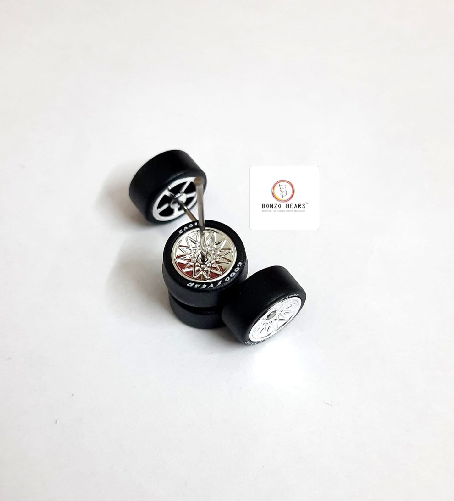 Rubber Tyre - 10mm Silver Flower Rim with Goodyear Eagle - 28mm Axle, Cv5