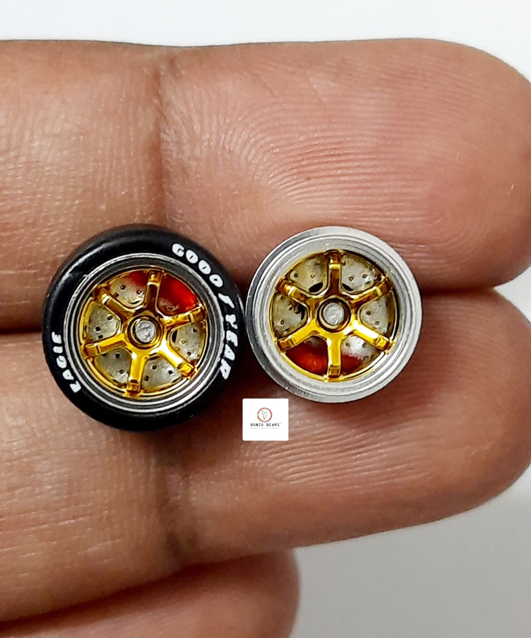 Alloy Wheels with Brake DiscSilver Chrome Rim/Gold 6 Spoke 11.2mm/28mm  for 1/64 Car with extra set of Axles (28mm)