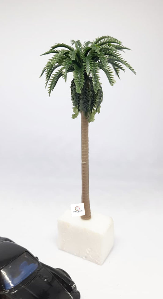Miniature Artificial Palm Tree (10 cm) - Diorama Accessory (Car and Figure not included)