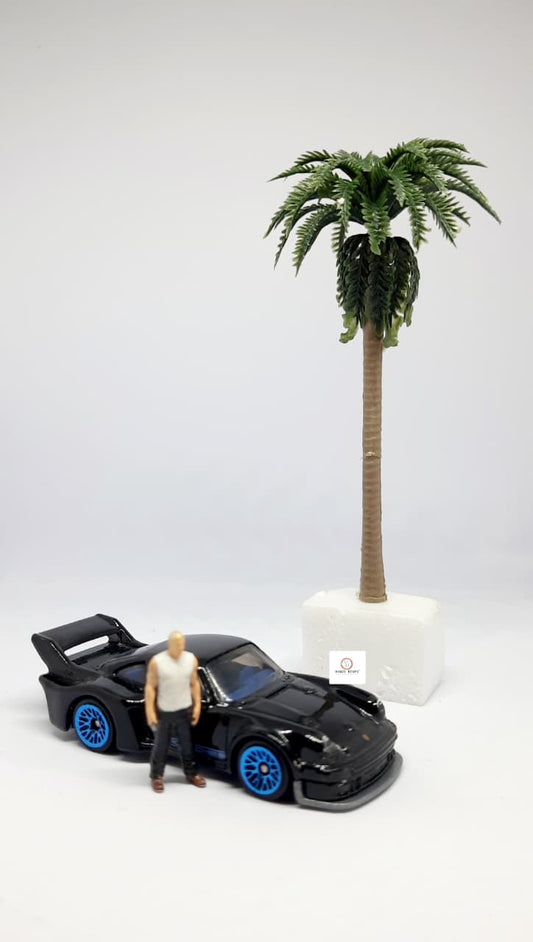 Miniature Artificial Palm Tree (10 cm) - Diorama Accessory (Car and Figure not included)