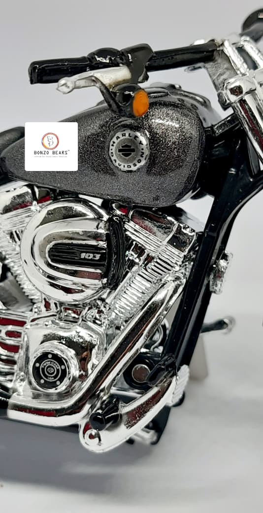 1:18 Harley-Davidson 2016 Breakout Series 40  - Maisto | Bonzo Bears