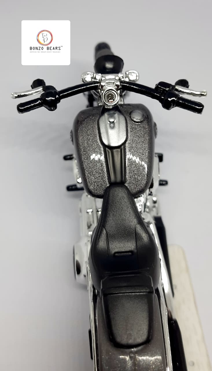 1:18 Harley-Davidson 2016 Breakout Series 40  - Maisto | Bonzo Bears