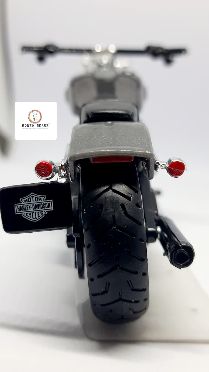 1:18 Harley-Davidson 2016 Breakout Series 40  - Maisto | Bonzo Bears