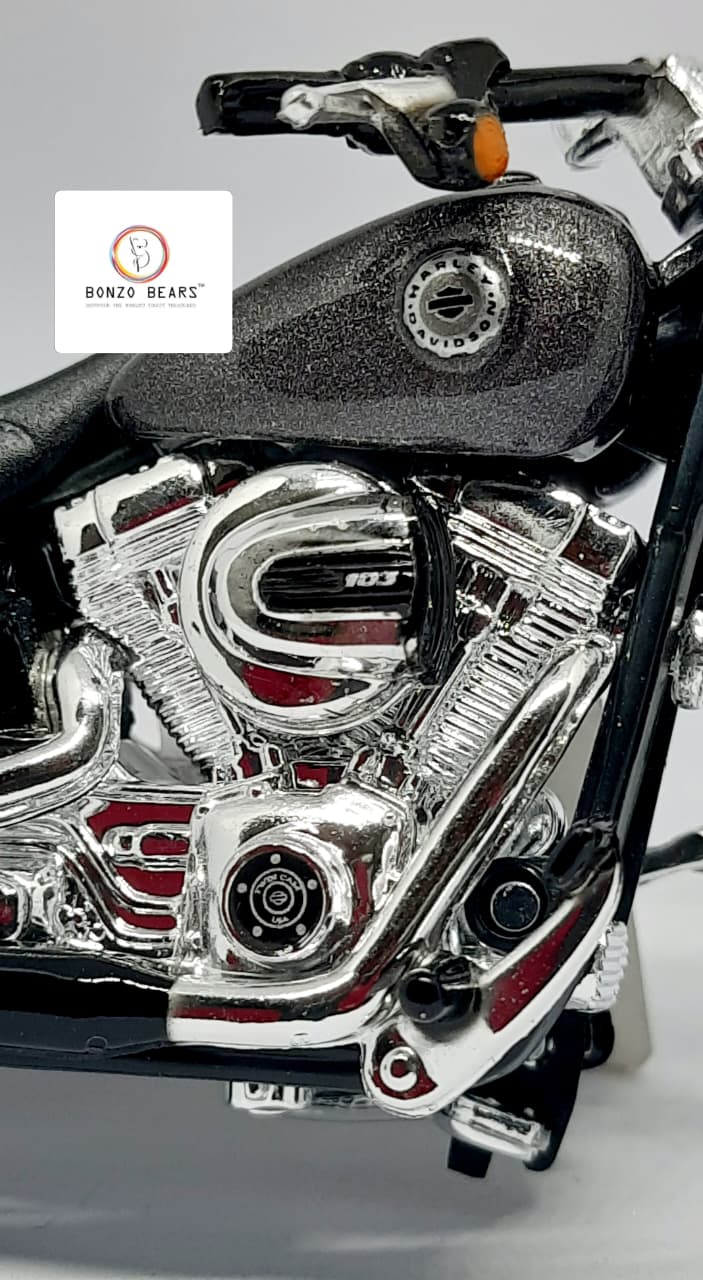 1:18 Harley-Davidson 2016 Breakout Series 40  - Maisto | Bonzo Bears