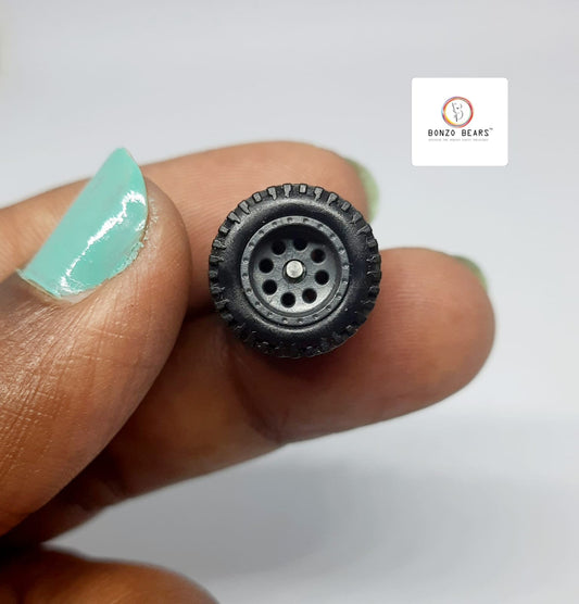 4X4 Suv Rubber Tire - 13mm , 8 Hole  Ash color Rim 28mm Axle