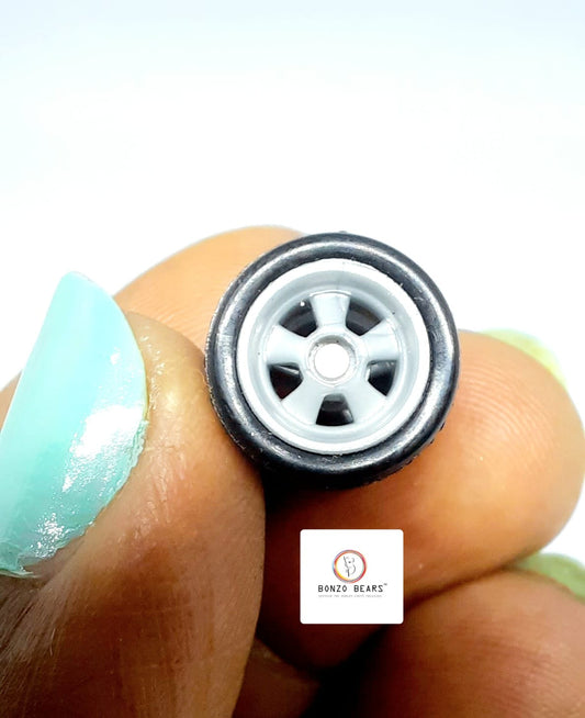 10mm Grey 5 Spoked Rubber Tyre - for 1/64 car