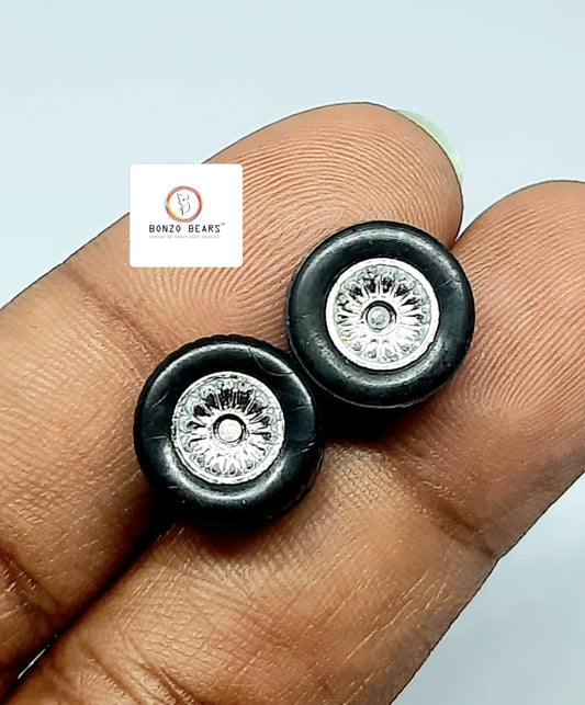 Rubber Tire - 10mm , Chrome pattern Rim 28mm Axle