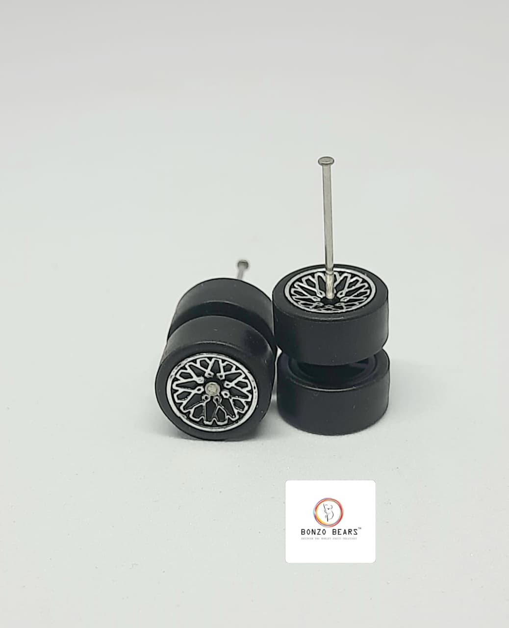 Rubber Tire - 10mm , Chrome flower pattern Rim 28mm Axle
