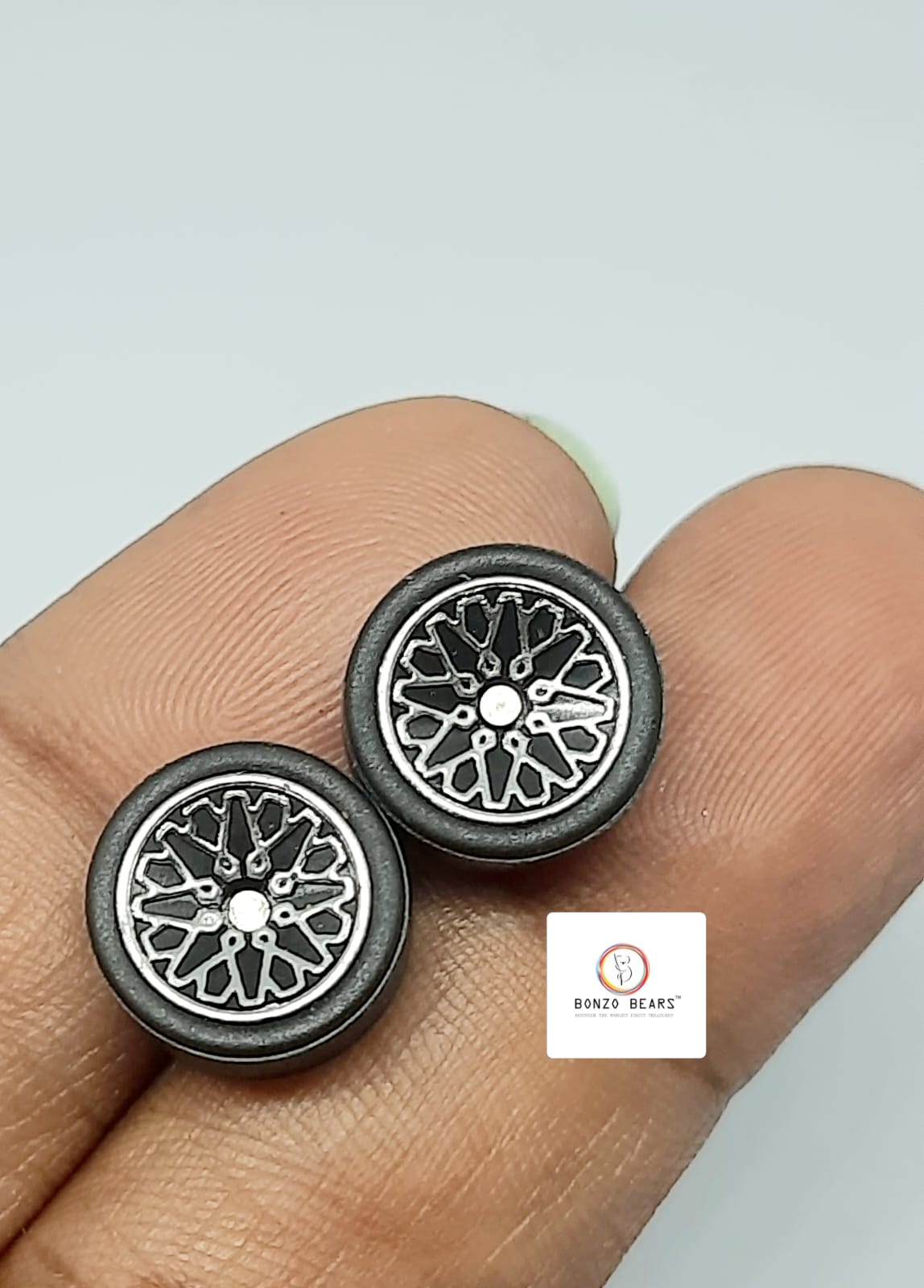 Rubber Tire - 10mm , Chrome flower pattern Rim 28mm Axle