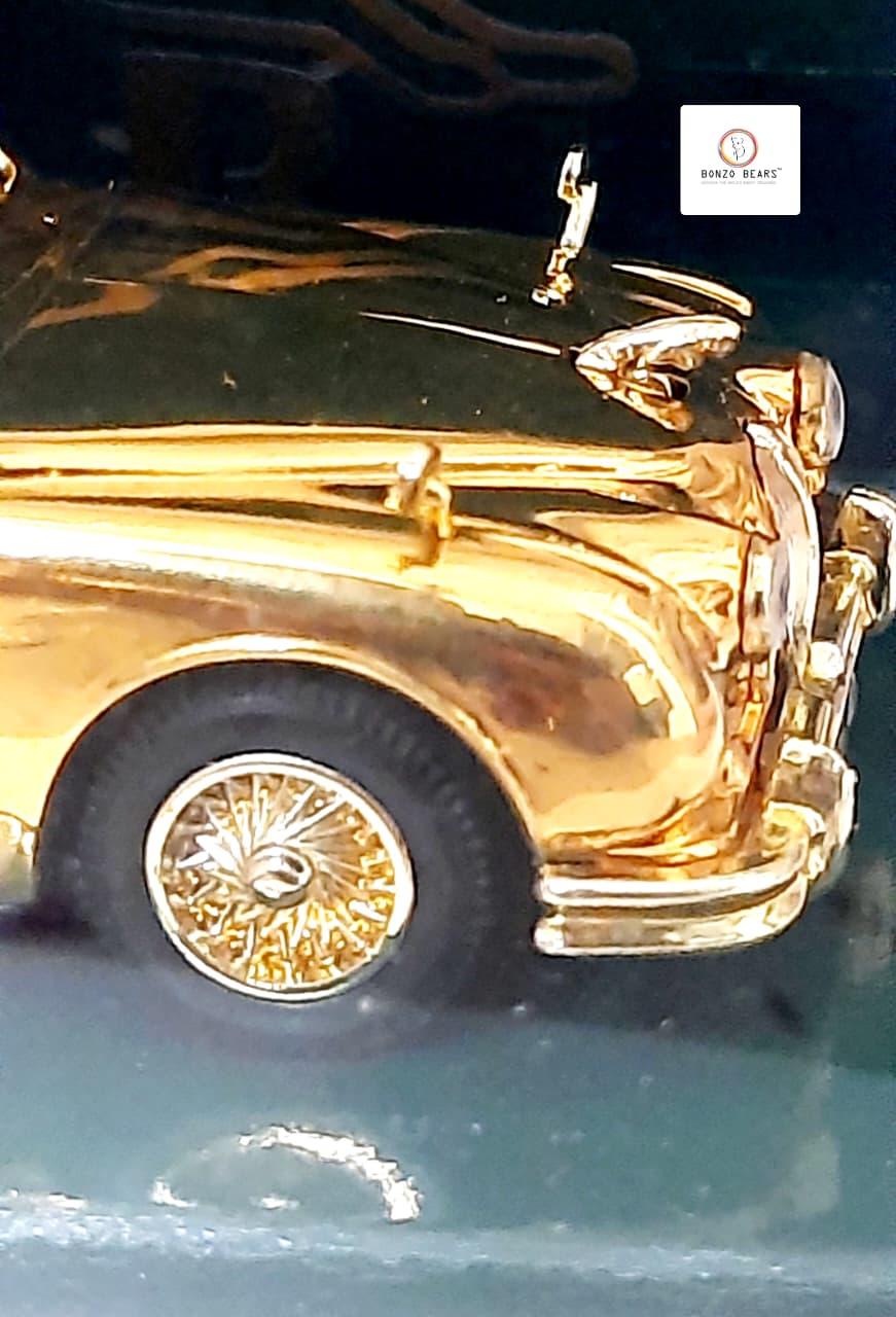 Limited Edition  numbered GOLD PLATED 40th Anniversary Edition - Corgi 1/43 Jaguar MKII-- 1997 Release