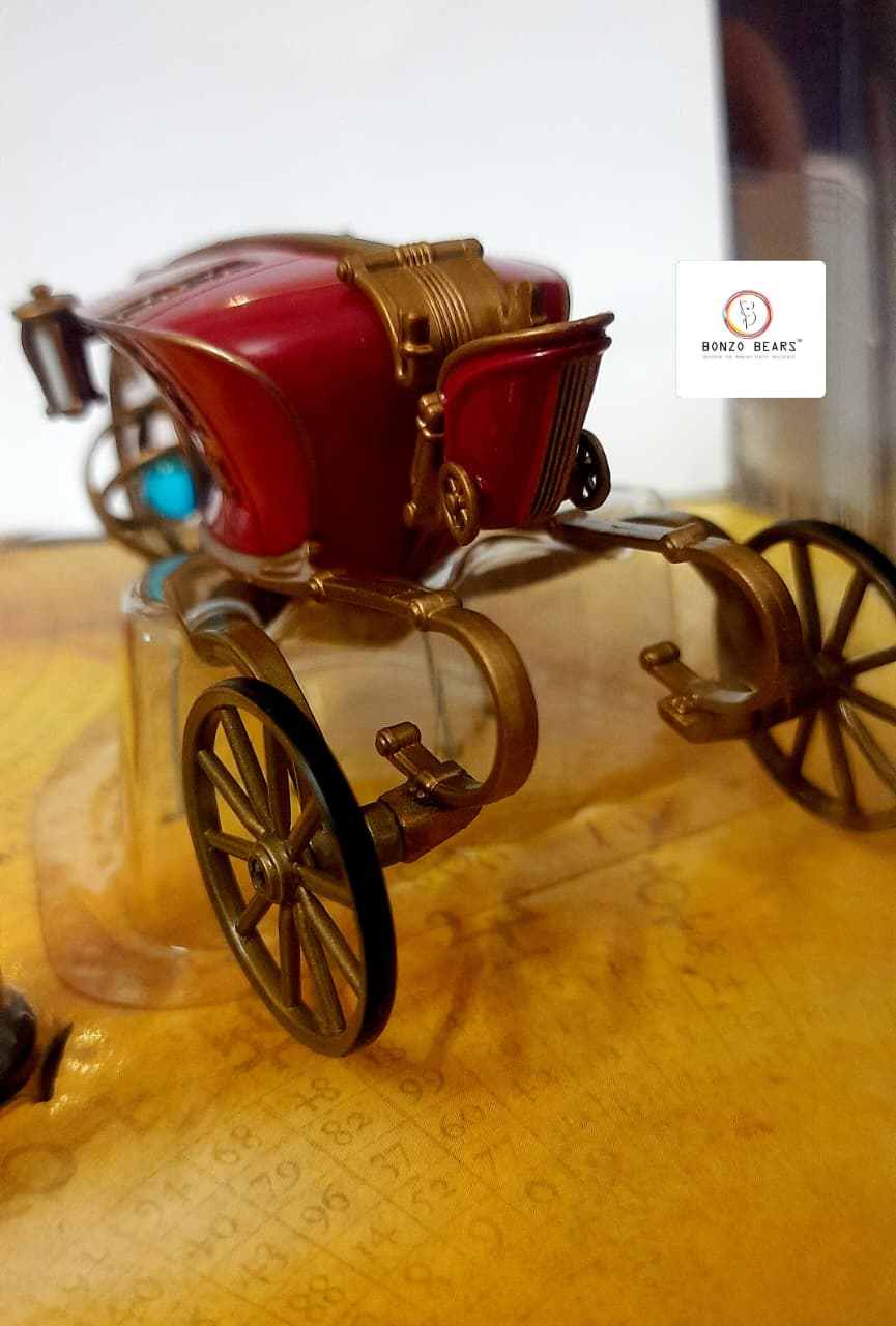 Corgi's Limited Edition - Magisterium Carriage from The Golden Compass - With miniature figurines of Mrs. Coulter and Lyra Belacqua