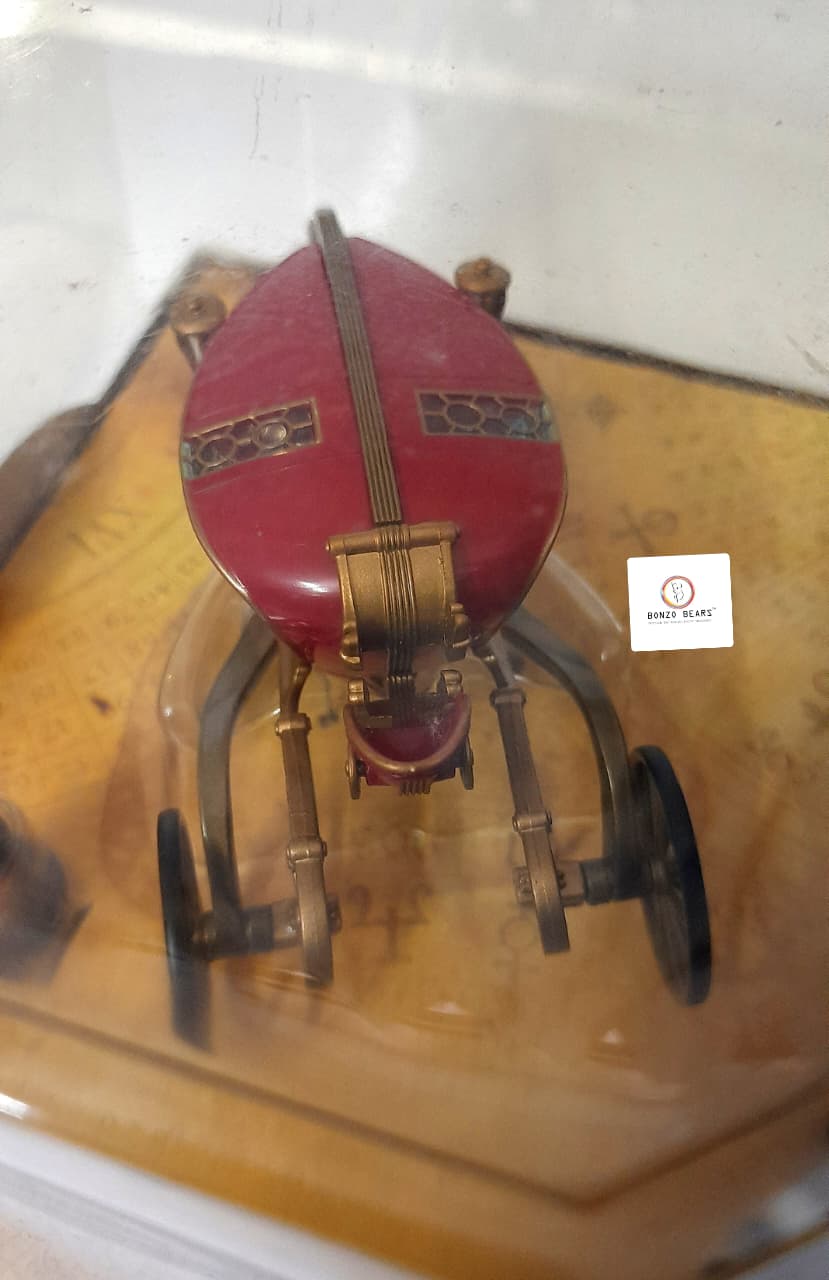 Corgi's Limited Edition - Magisterium Carriage from The Golden Compass - With miniature figurines of Mrs. Coulter and Lyra Belacqua