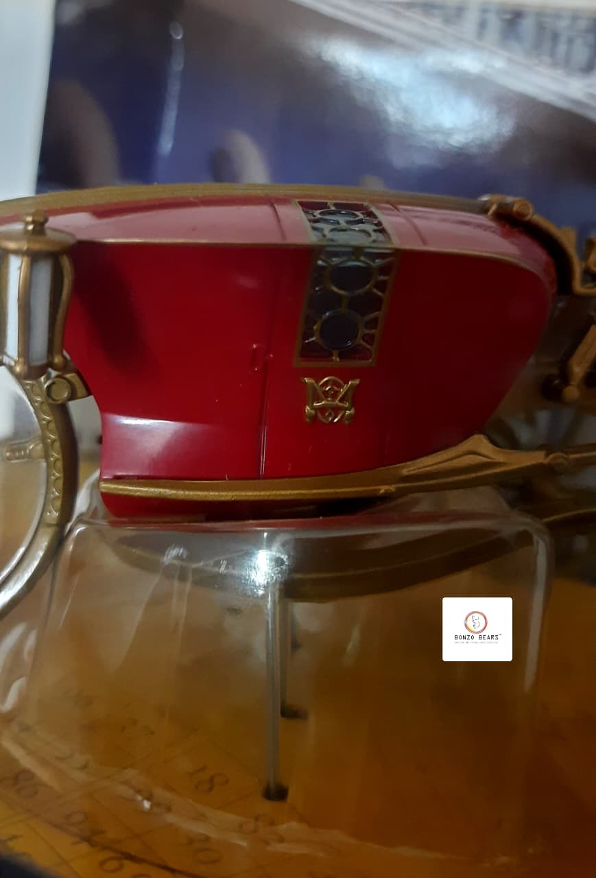 Corgi's Limited Edition - Magisterium Carriage from The Golden Compass - With miniature figurines of Mrs. Coulter and Lyra Belacqua