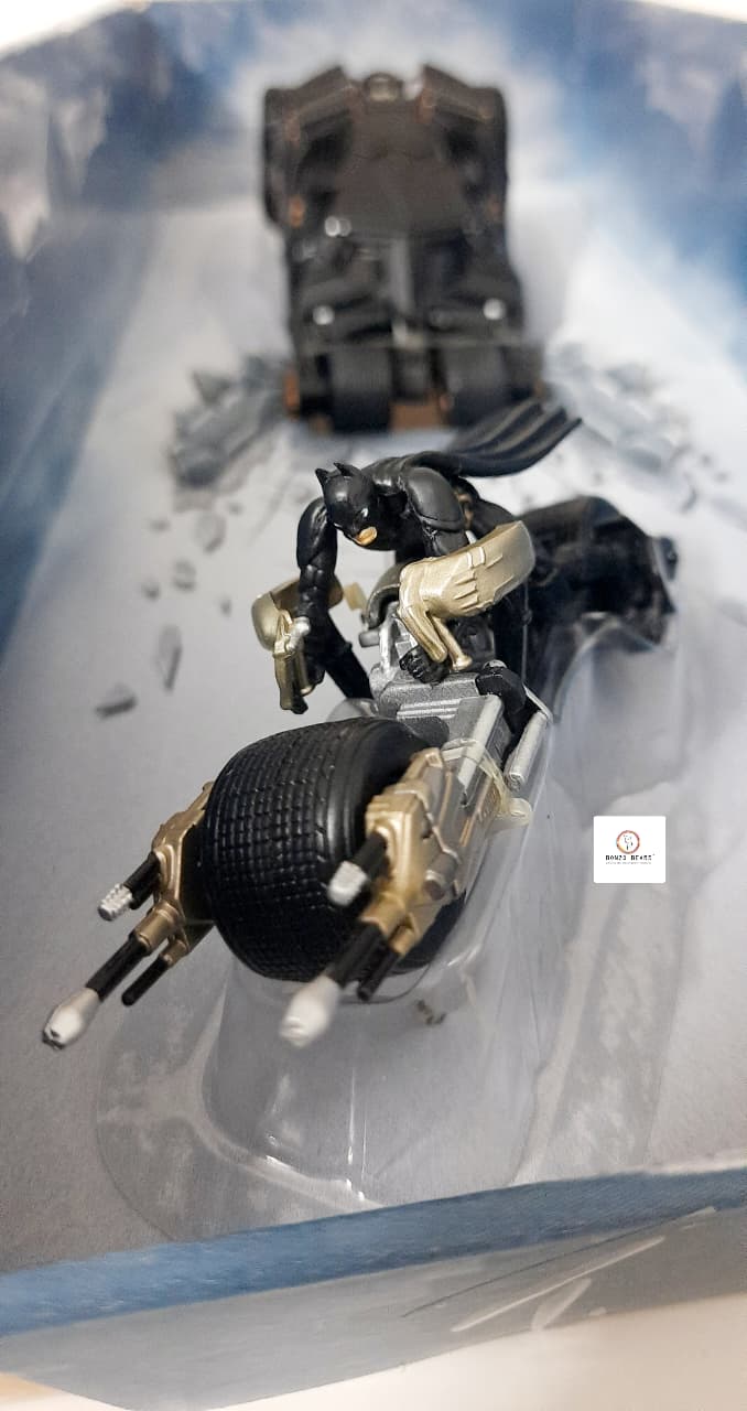 Comic-Con Exclusive -2009 SDCC San Diego - 1:50 Scale  Batman The Dark Knight Vehicles Batmobile and Bat-Pod - Hot Wheels