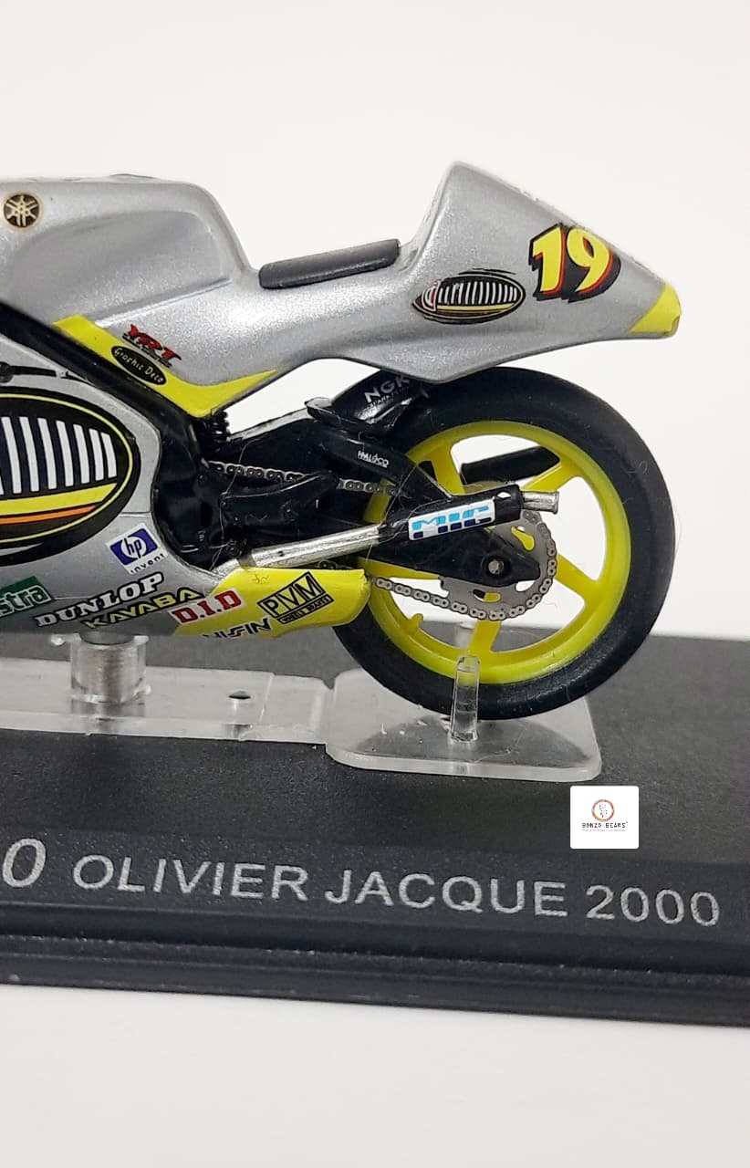Ixo Yamaha YZR250 ridden by Olivier Jacque in the 2000 - 1:24 | Bonzobears
