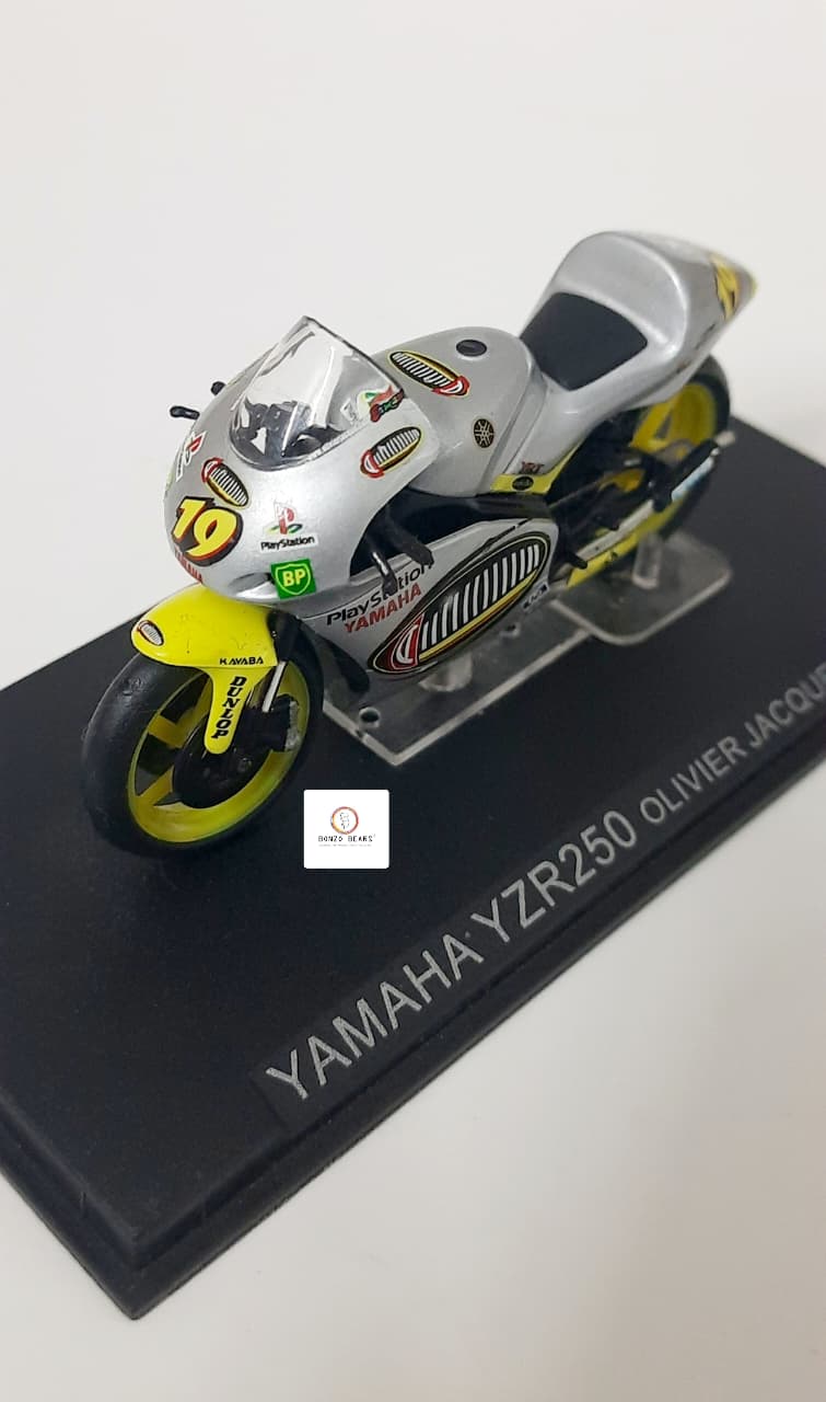 Ixo Yamaha YZR250 ridden by Olivier Jacque in the 2000 - 1:24 | Bonzobears