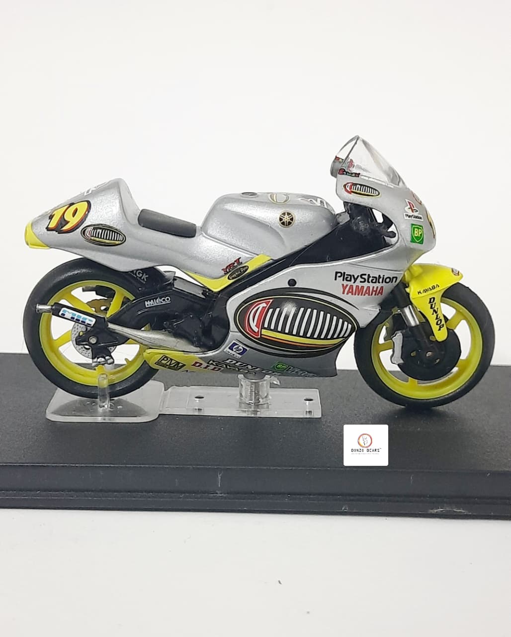 Ixo Yamaha YZR250 ridden by Olivier Jacque in the 2000 - 1:24 | Bonzobears