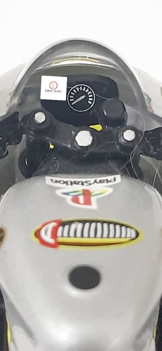 Ixo Yamaha YZR250 ridden by Olivier Jacque in the 2000 - 1:24 | Bonzobears
