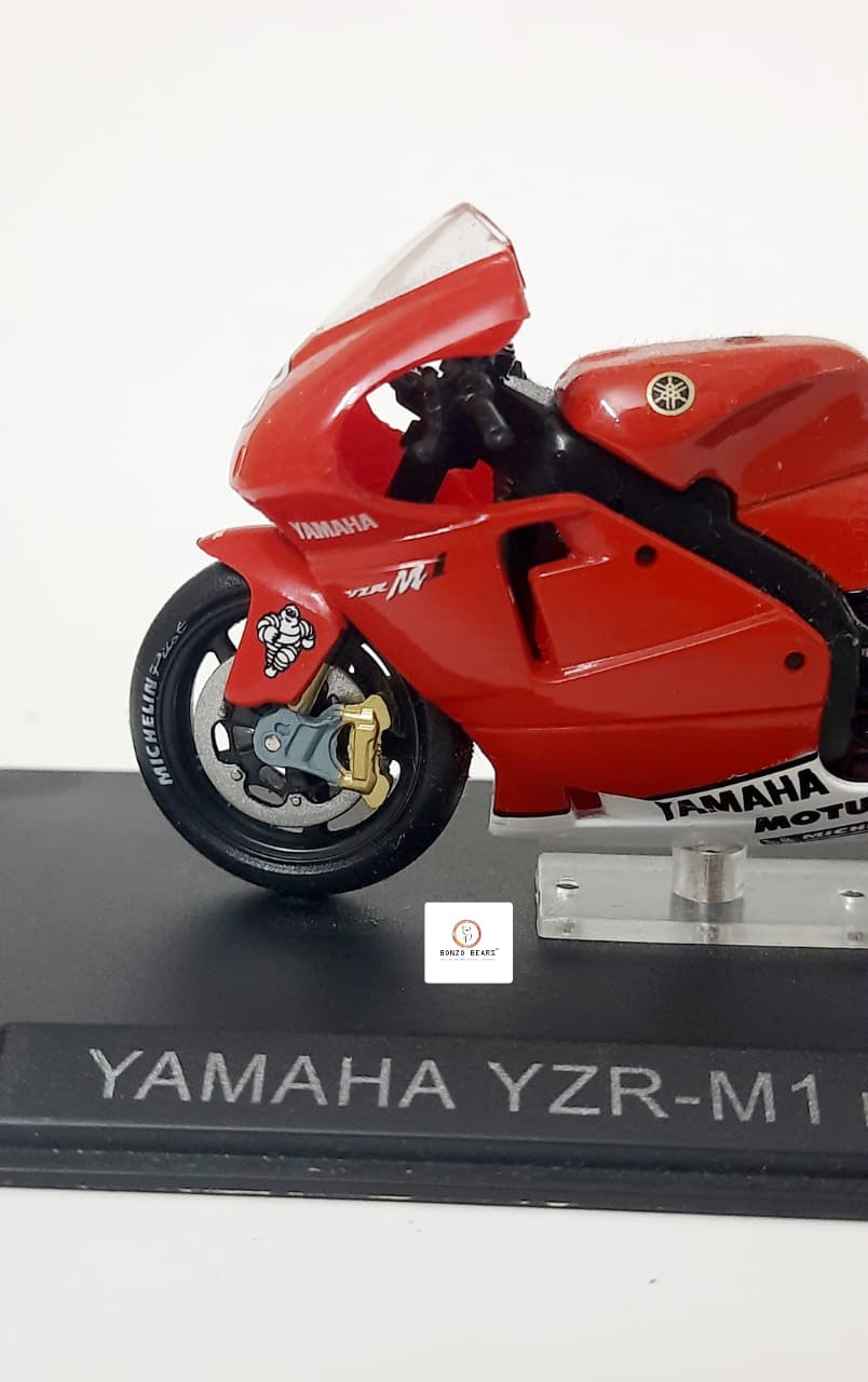 Ixo Yamaha YZR-M1 ridden by Max Biaggi in the 2002 MotoGP - 1:24 | Bonzobears