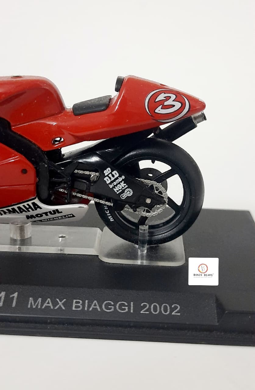Ixo Yamaha YZR-M1 ridden by Max Biaggi in the 2002 MotoGP - 1:24 | Bonzobears
