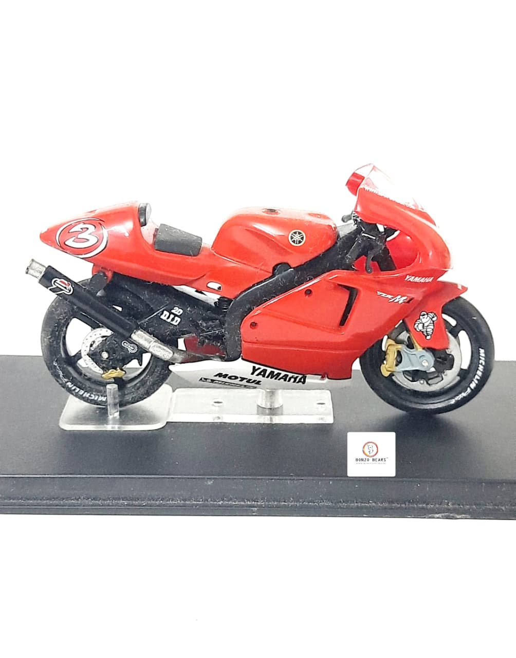 Ixo Yamaha YZR-M1 ridden by Max Biaggi in the 2002 MotoGP - 1:24 | Bonzobears