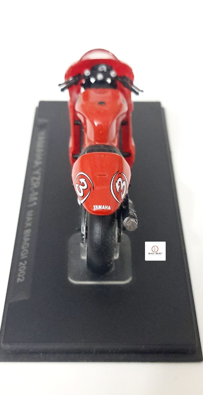 Ixo Yamaha YZR-M1 ridden by Max Biaggi in the 2002 MotoGP - 1:24 | Bonzobears