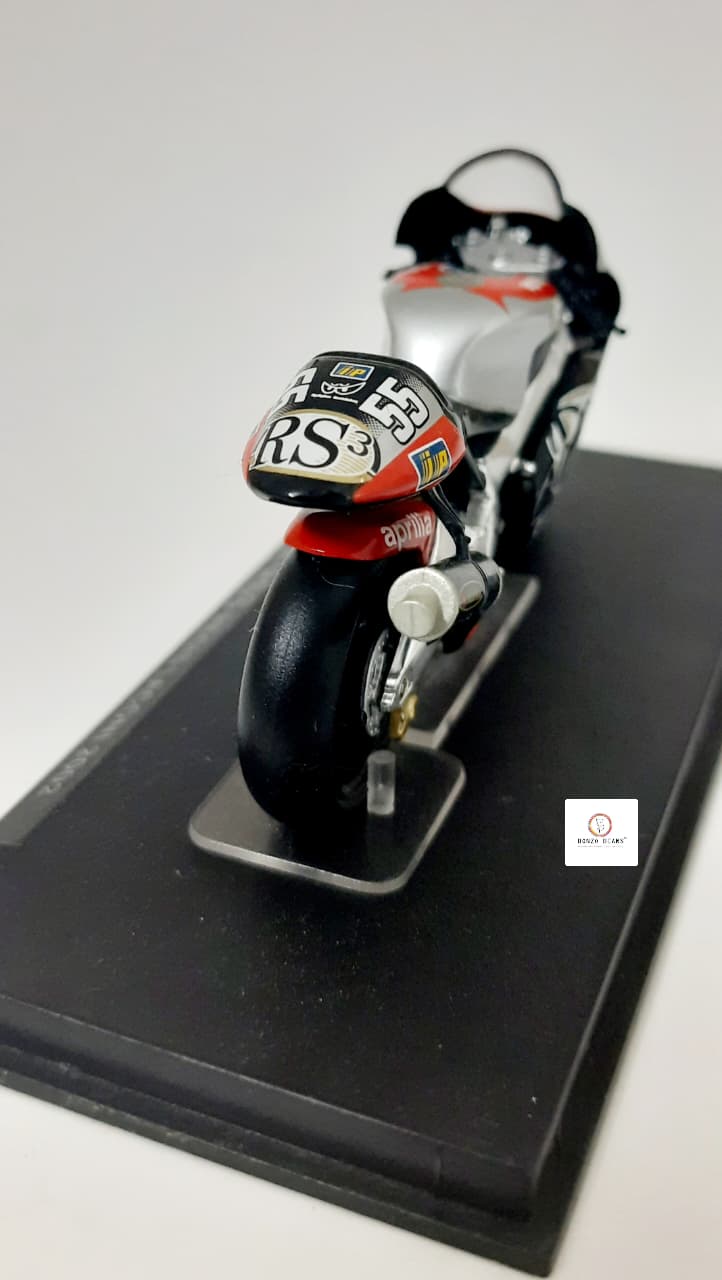 Ixo Aprilia RS3 ridden by Régis Laconi in the 2002 MotoGP season - 1:24 | Bonzobears