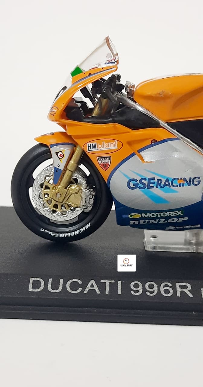 Ixo 2001 Ducati 996R ridden by Neil Hodgson, featuring "GSE Racing" livery - 1:24
