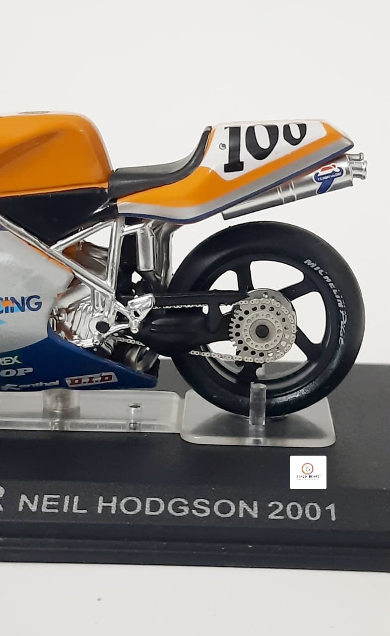 Ixo 2001 Ducati 996R ridden by Neil Hodgson, featuring "GSE Racing" livery - 1:24