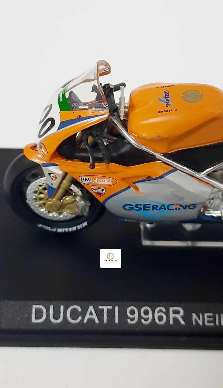 Ixo 2001 Ducati 996R ridden by Neil Hodgson, featuring "GSE Racing" livery - 1:24