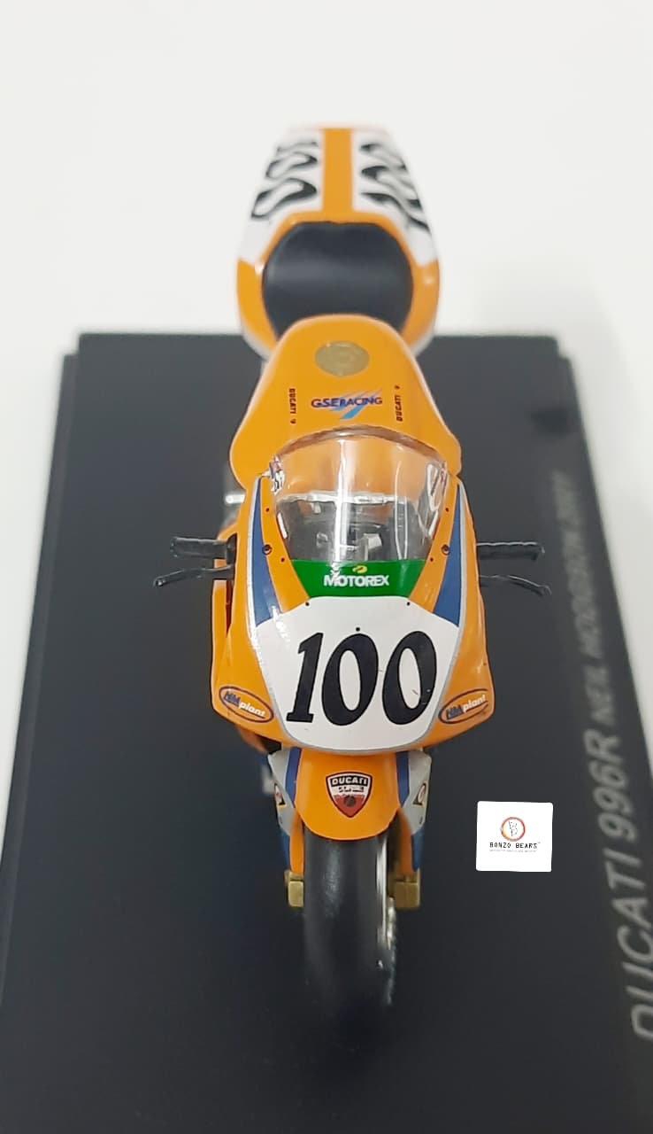 Ixo 2001 Ducati 996R ridden by Neil Hodgson, featuring "GSE Racing" livery - 1:24