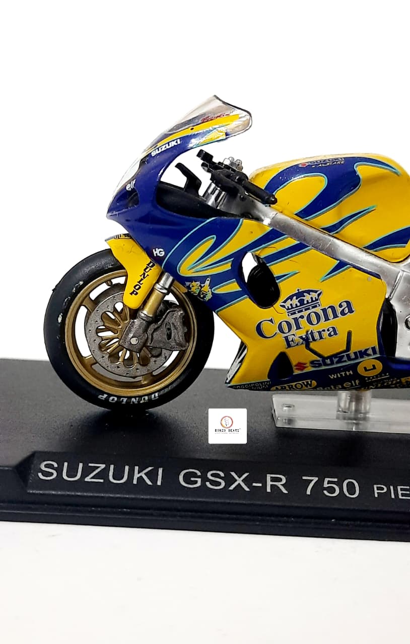 Ixo Suzuki GSX-R750 ridden by Pierfrancesco Chili in 2001 - 1:24
