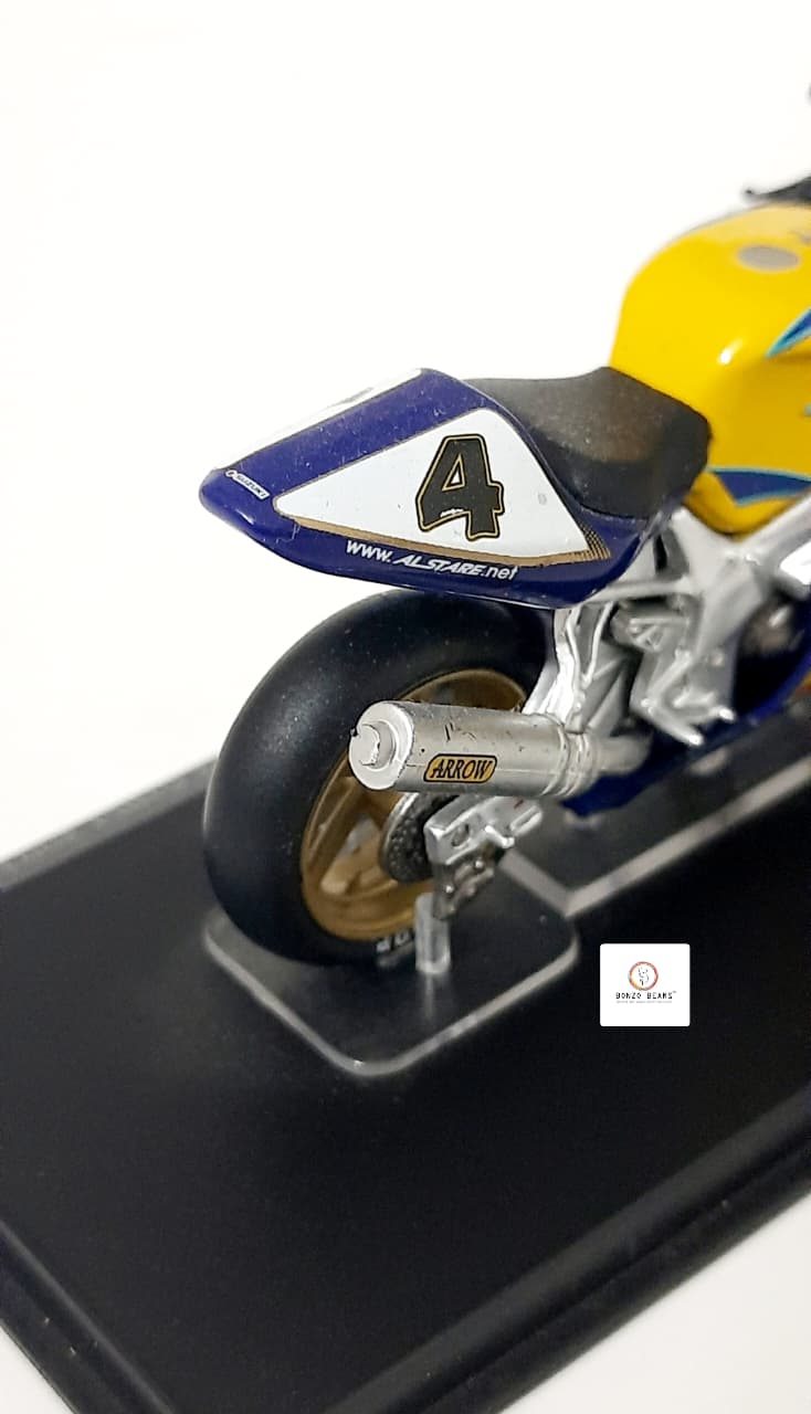 Ixo Suzuki GSX-R750 ridden by Pierfrancesco Chili in 2001 - 1:24